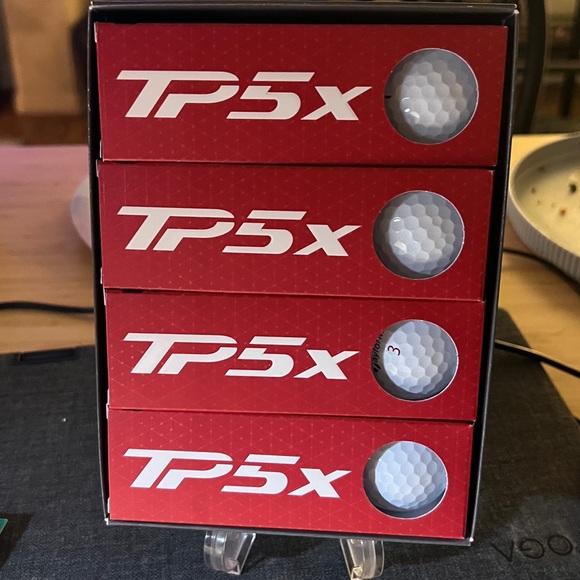 TaylorMade TP5x Tour Golf Balls - White and Red - Picture 4 of 5